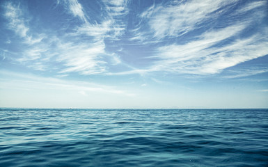 Fototapeta na wymiar amazing sea and blue sky background