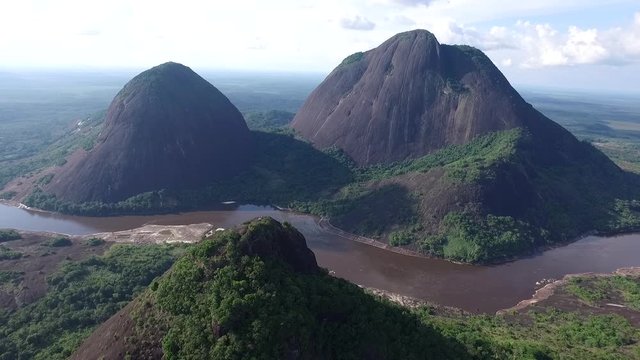 Cerros Mavicure o Mavecure en la orinoquia colombiana (Inirida_Guainia_Colombia)