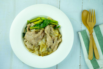 Fried noodle with pork and kale