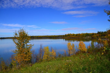 Fototapeta premium Astotin Lake in Autumn Colours