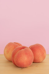 日本の桃とコピースペース