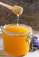 drizzler with honey close up in the detail