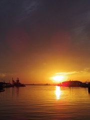 Fototapeta na wymiar 北海道釧路港に沈む夕日