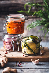 Légumes Marinés en Pots. Pickle de Carotte, Oignon et Courgette pour l’Hiver. - 291665929