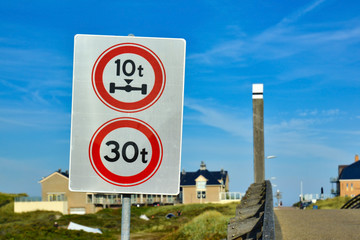 Double traffic sign with sign prohibiting throroughfare of vehicles with a weight over 30 metric...