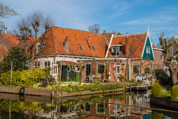 Casa en el canal de Edam, viajes 