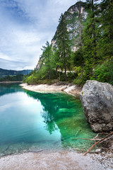 pragser wildsee in den dolomiten in südtirol nord italien