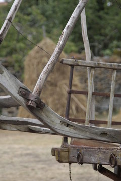 Carro de madera antigua detalle de la rabera
