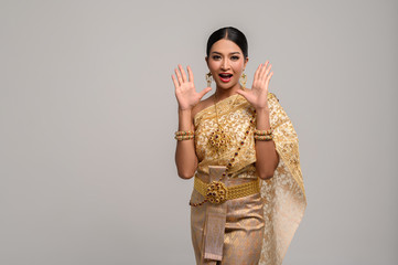 women wear Thai clothes and open their hands on both sides.