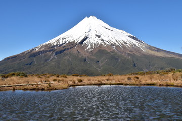 Naklejka premium Mount Taranaki in New Plymouth, New Zealand