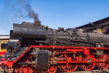 Obraz premium eine Dampflok auf einem Berliner Bahnhof