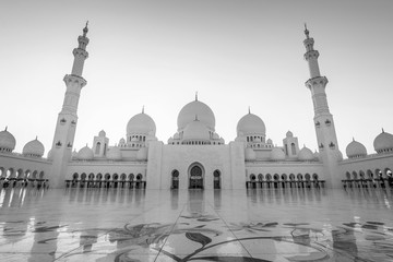 Fototapeta na wymiar Sheikh Zayed Grand Mosque in Abu Dhabi near Dubai, United Arab EMirates