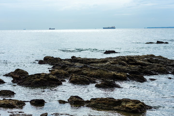 海岸線　岩　波