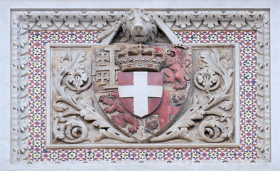 Coats of arms of prominent families that contributed to the facade., Portal of Cattedrale di Santa Maria del Fiore (Cathedral of Saint Mary of the Flower), Florence, Italy