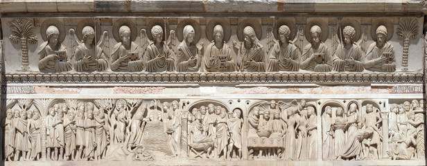Baptistery decoration architrave arches busts Jesus Christ angels saints figures episodes life St John the Baptist, Cathedral in Pisa, Italy