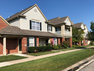 Condominium homes in an upscale Detroit suburb. - 291701101