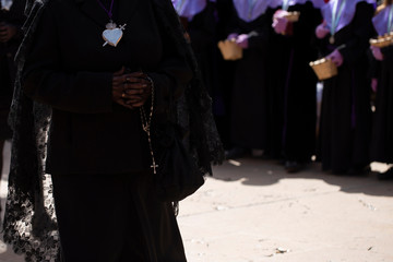 A "manola" is holding a rosary, Holy Week