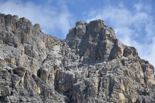 Passo di Falzarego, Falzarego, Falzaregopass, Seilbahn, Lagazuoi-Seilbahn, Tofana, Kapelle, Kirche, Gondel, Fels, Felswand, Gebirgsstock, Seil, schweben, Stra&szlig;e, Pass, Gebirgspass, Cortina, Cortina d&rsquo;