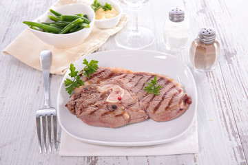 fried lamb with pepper and herb- green bean