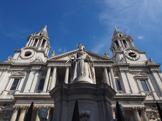 Fototapeta na wymiar St Paul Cathedral in London