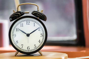 Classic clock, 10:10 blurry background, bokeh