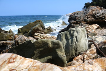 Fototapeta na wymiar Sea and rocks,Splash water of sea wave