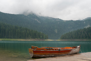 Fototapeta na wymiar Schwarzer See (Crno jezero) im Durmitor Nationalpark
