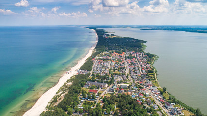 Naklejka premium Mielno – piękne miasto i kurort pomiędzy Morzem Bałtyckim a Jeziorem Jamno