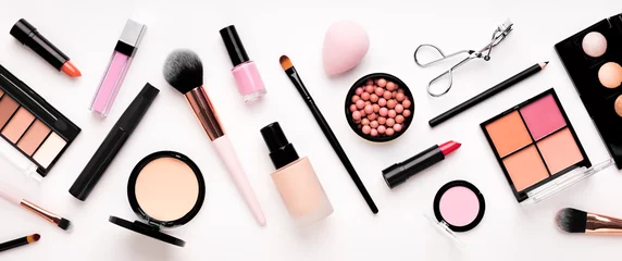 Poster Set of cosmetic products for makeup with natural brushes © Prostock-studio