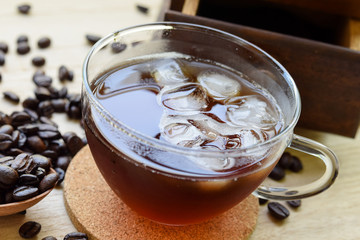 アイスコーヒーとコーヒー豆