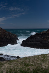 Fototapeta na wymiar ocean waves on rocks