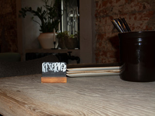 Inscription reserve on the table in a cafe