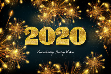 Szczęśliwego Nowego Roku 2020, koncepcja kartki w języku polskim ze strzelającymi fajerwerkami, złotym i błyszczącym dużym napisem
