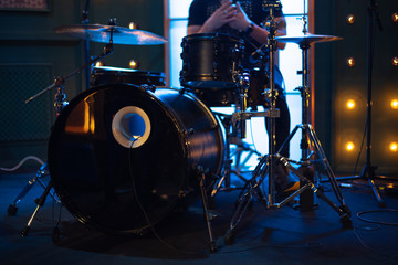 Obraz na płótnie Canvas drums on stage before a concert