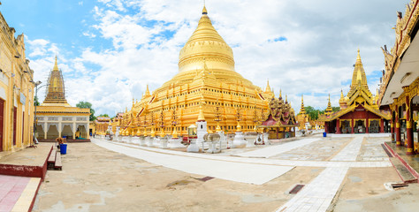 golden pagoda of shwedagon at yangon, myanmar - obrazy, fototapety, plakaty