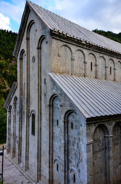 Parkhali/Barhal Church was the built at the time of Bagrat II-one of the Bagratian Kings(958-994) on behalf of Vaftizci Yahya.