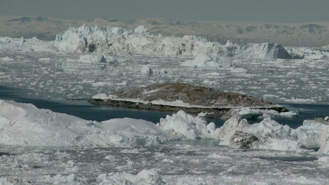 Wide, melted glacier landscape