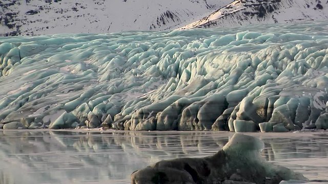 Zoom out, remote glacier in Iceland
