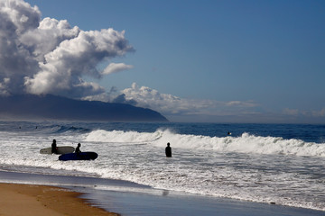 Naklejka premium waiting for the next big wave to ride