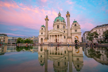 Fototapeta na wymiar St. Charles's Church (Karlskirche) in Vienna, Austria