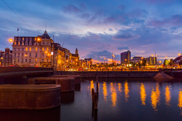 夕方のアムステルダムの街並み