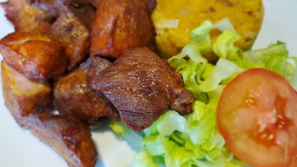 Carne Frita con Mofongo y Ensalada EKL