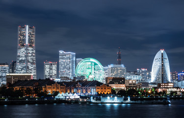 横浜　赤レンガ倉庫とみなとみらい　夜景