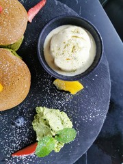 guacamole and chips