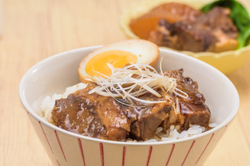 煮豚丼