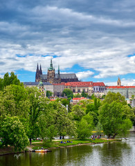 Obraz premium A view of Prague Castle across the Vltava River in Prague, Czech Republic.