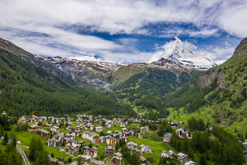 Fototapeta na wymiar Spectacular scenery of Zermatt valley and Matterhorn peak in morning