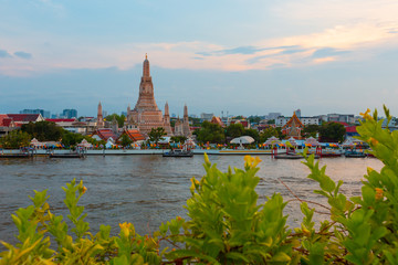 Wat Arun Ratchawararam Ratchawaramahawihan (Temple of Dawn) is a temple on the Thonburi west bank of the Chao Phraya River in Bangkok, Thailand.	