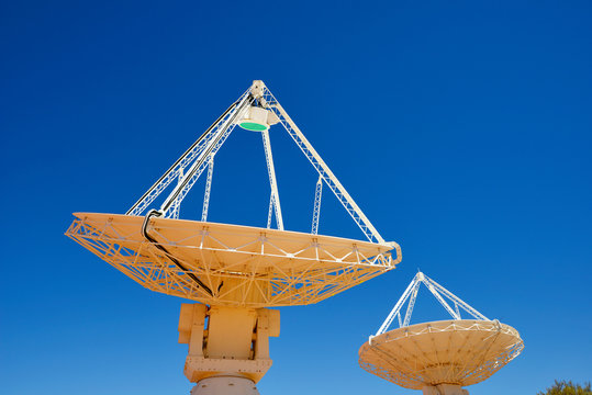Large Array Radio Telescopes
