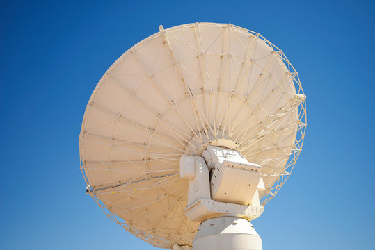 Large Array Radio Telescopes